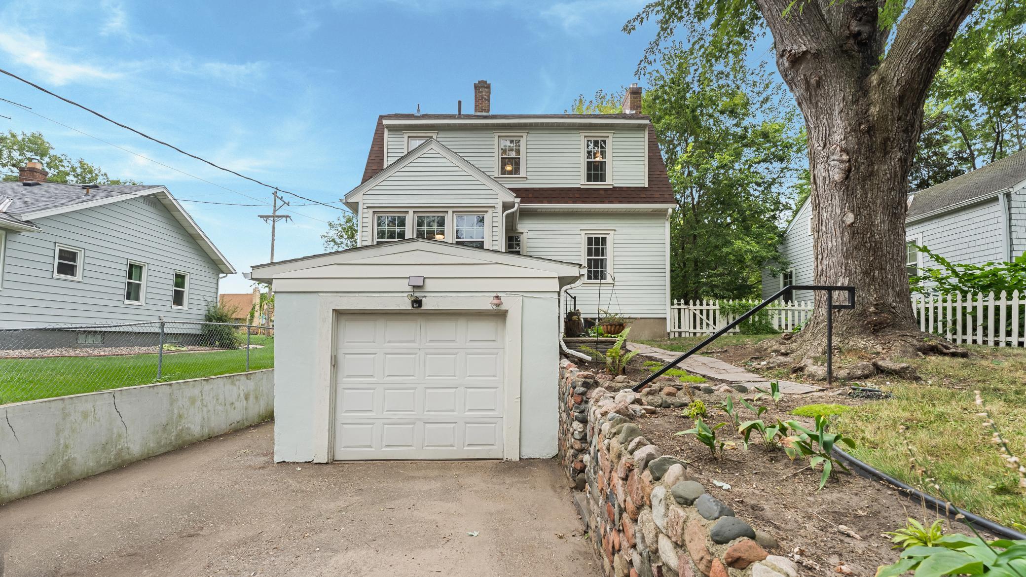 1207 Kilian Boulevard SE