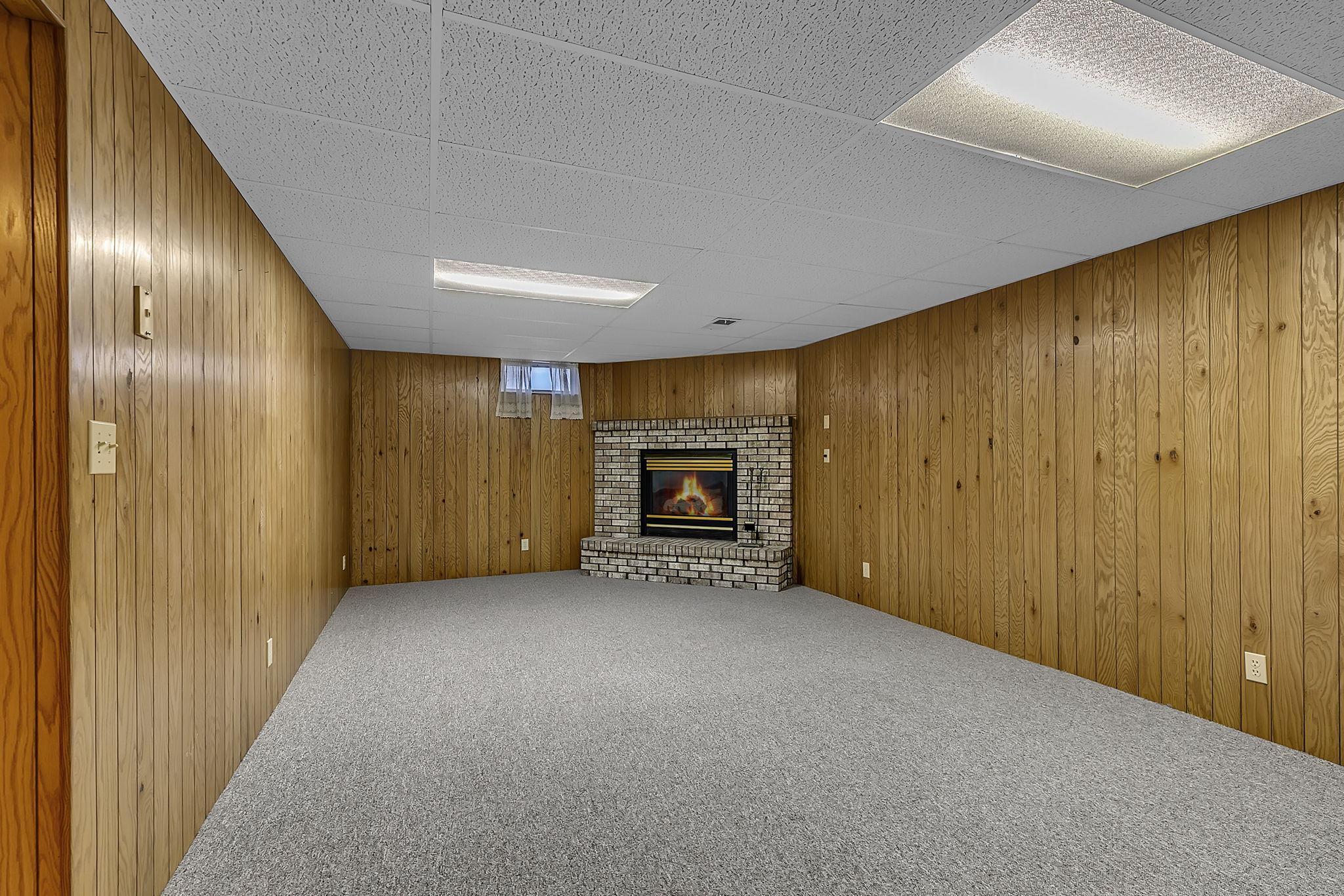 464 Main Street E