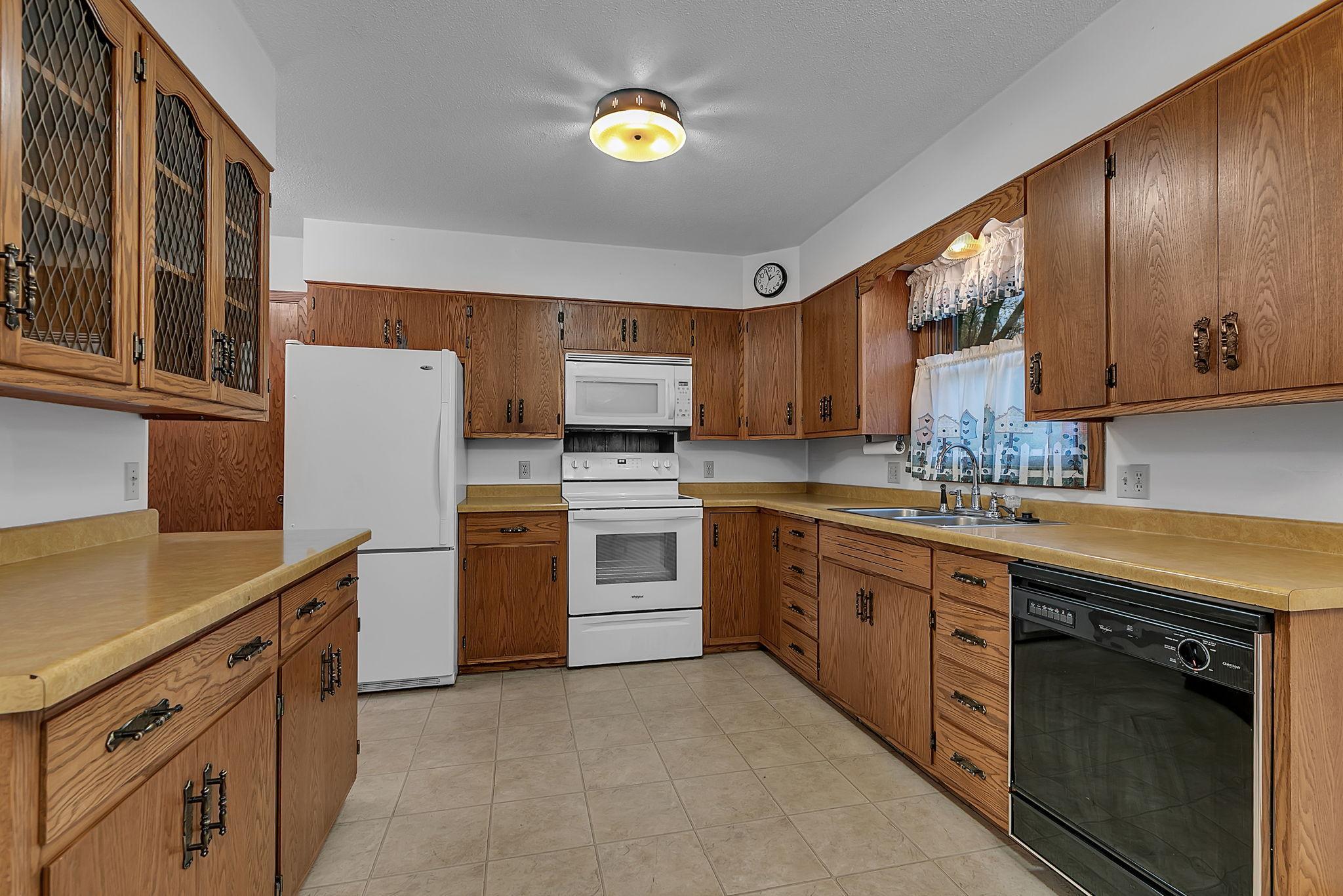 464 Main Street E