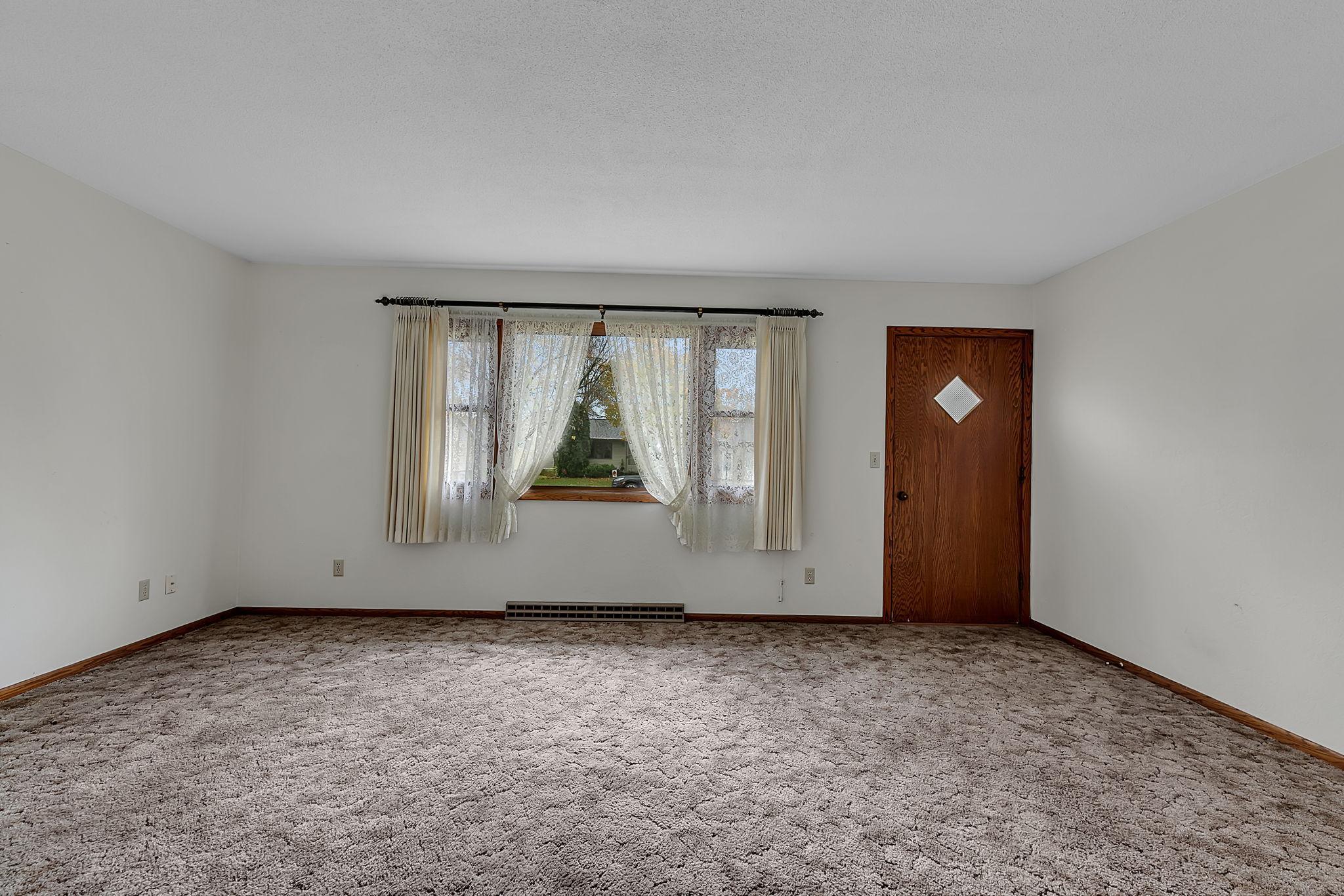 464 Main Street E