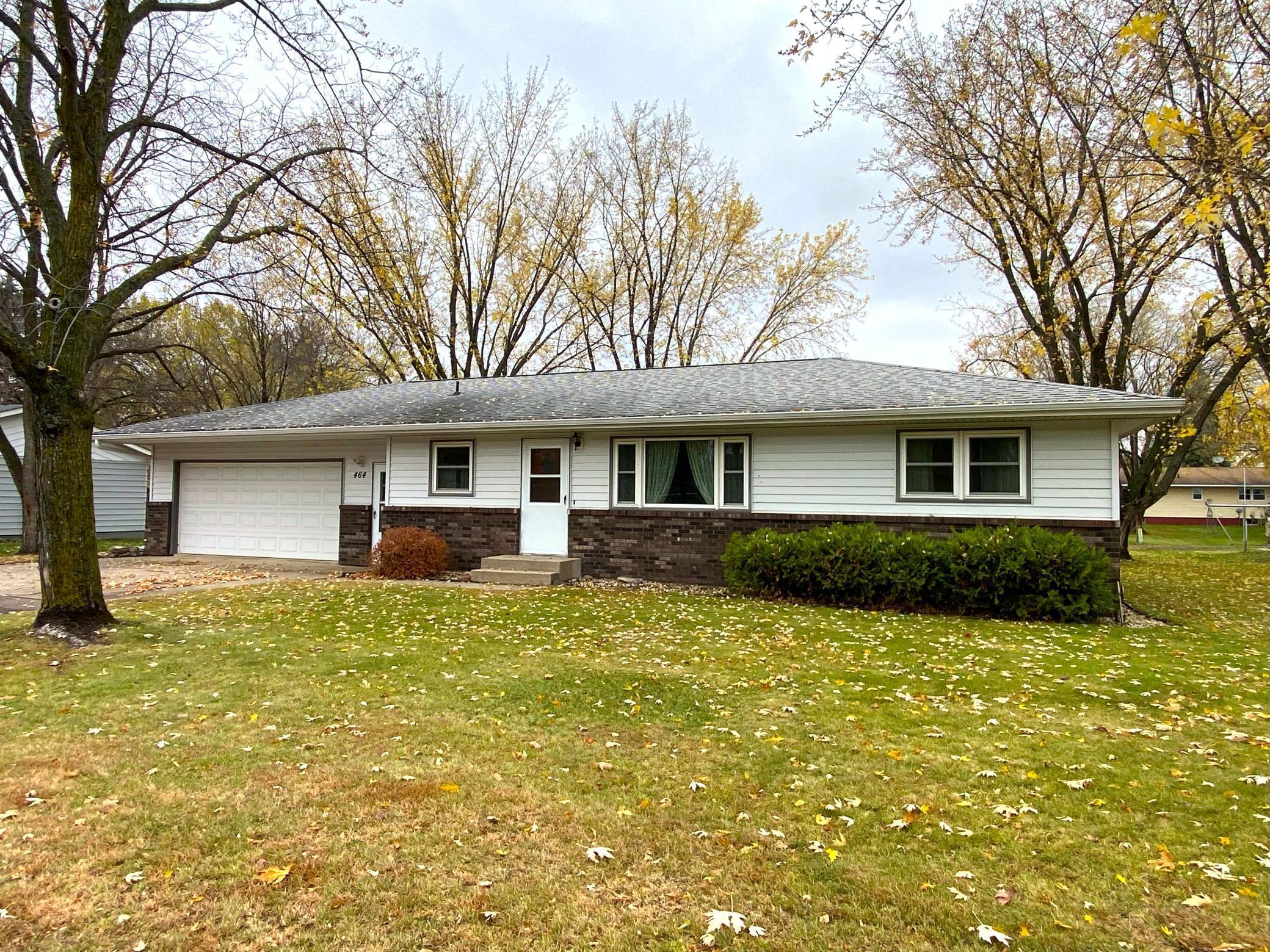 464 Main Street E
