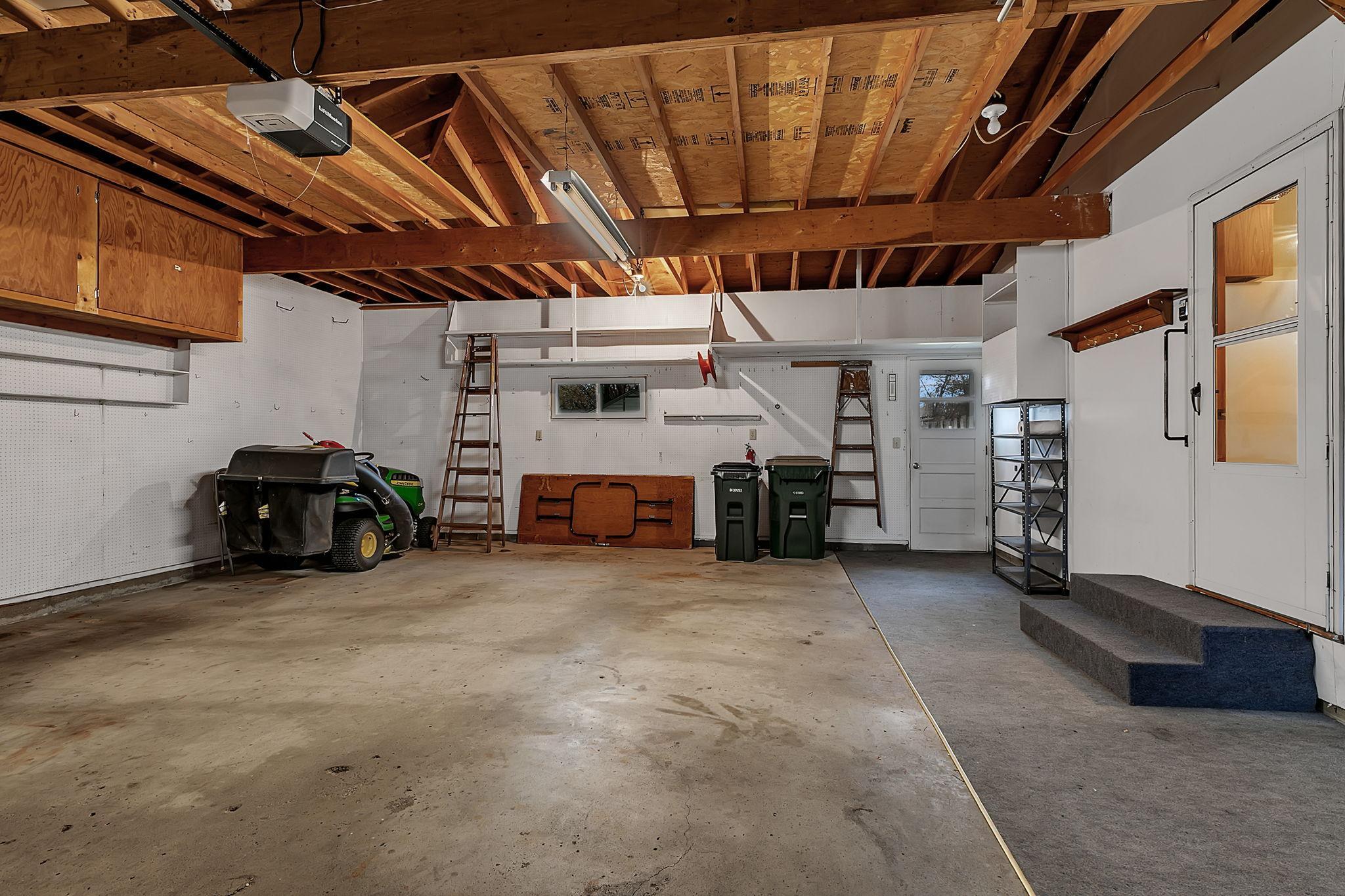 464 Main Street E