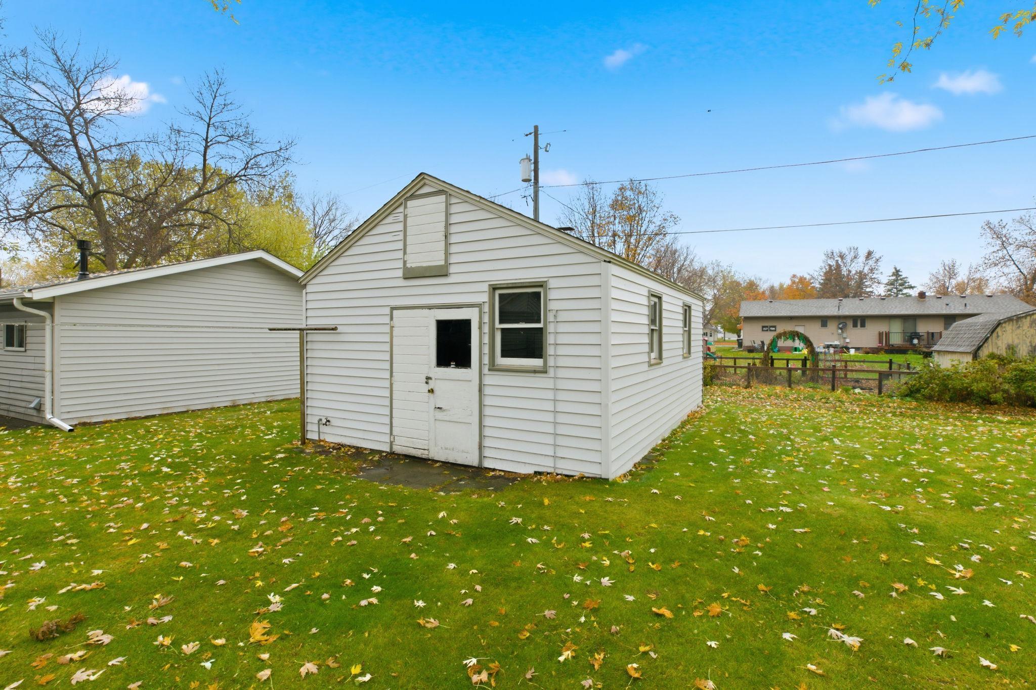 464 Main Street E
