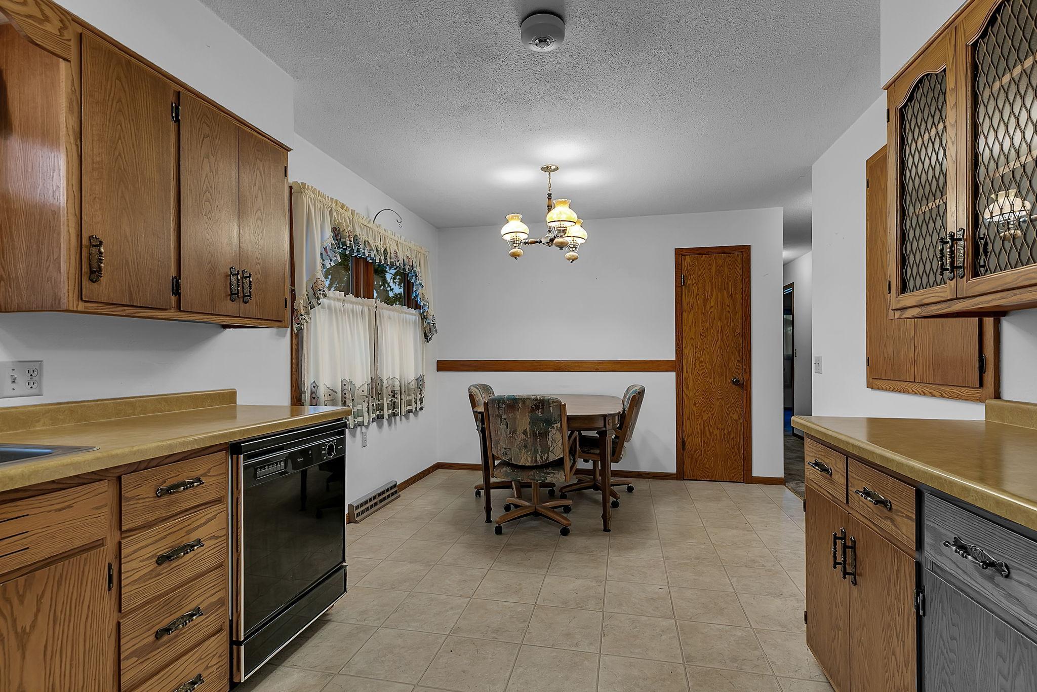 464 Main Street E