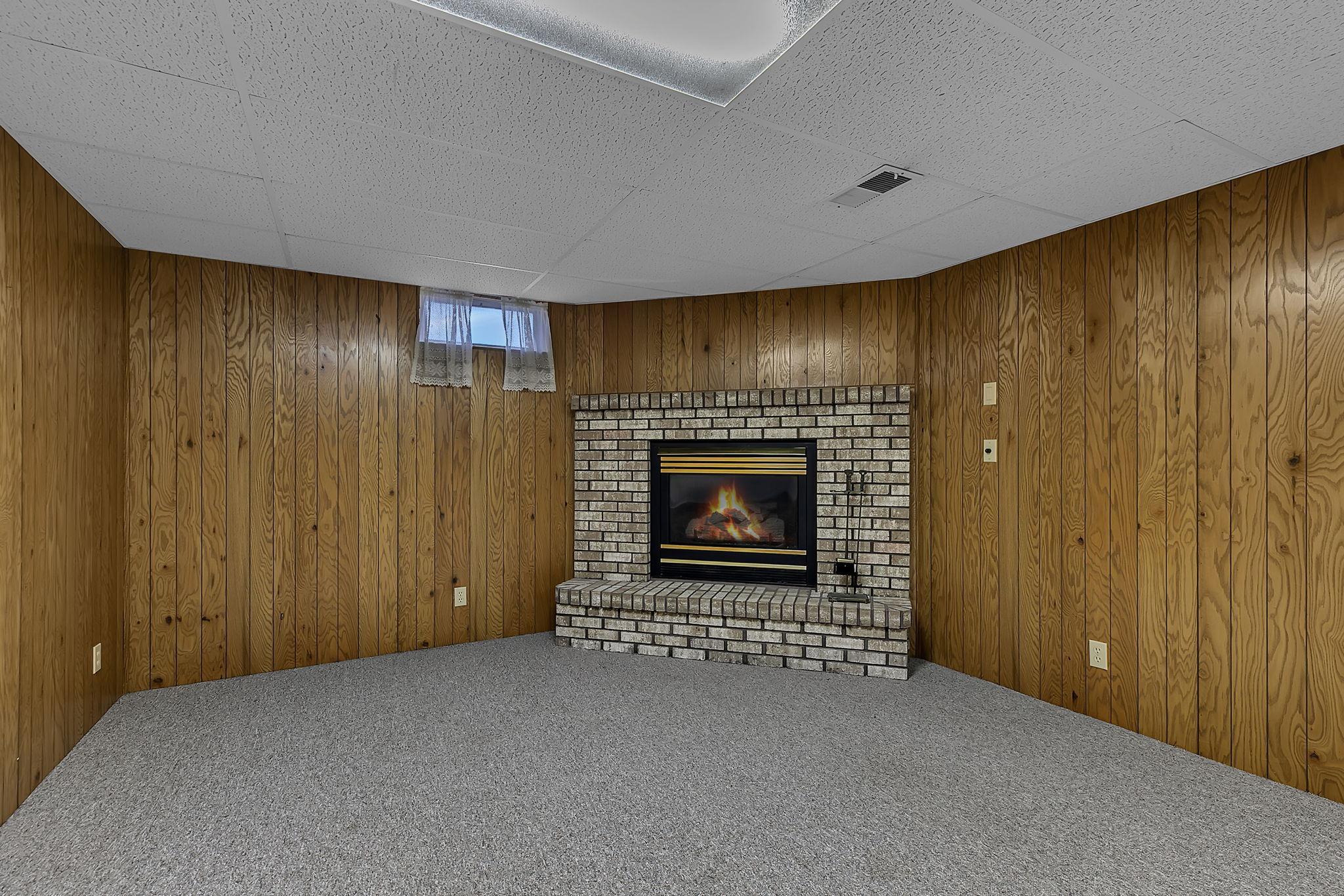 464 Main Street E