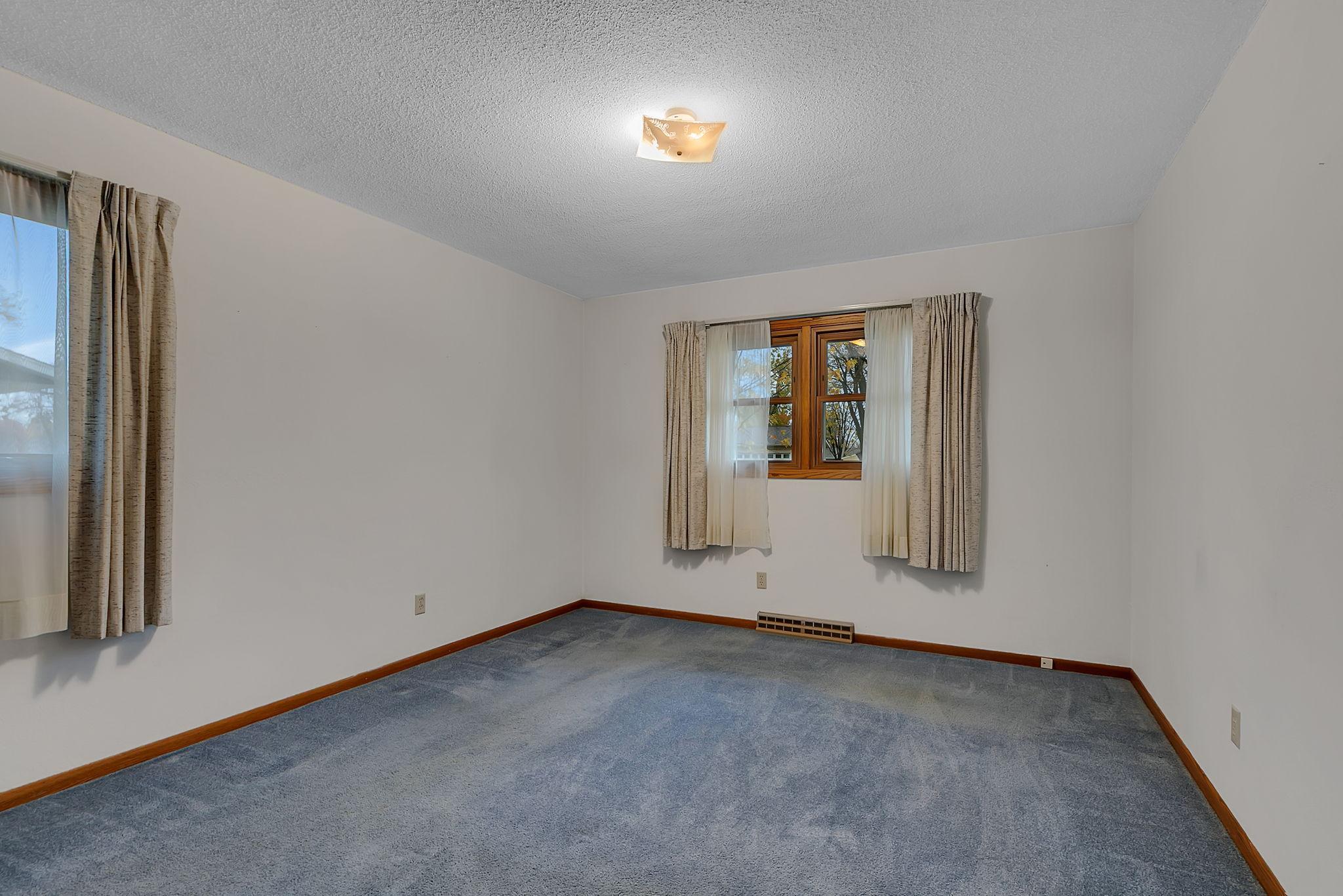 464 Main Street E