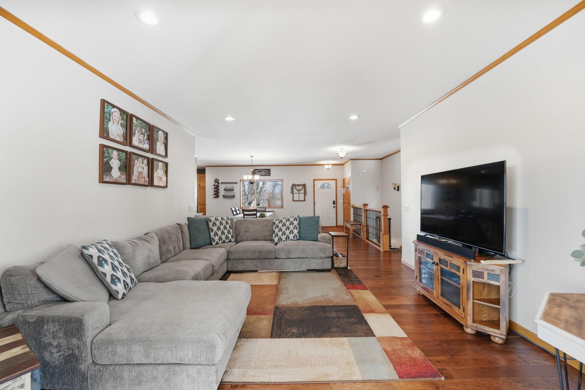 320 1st Avenue W