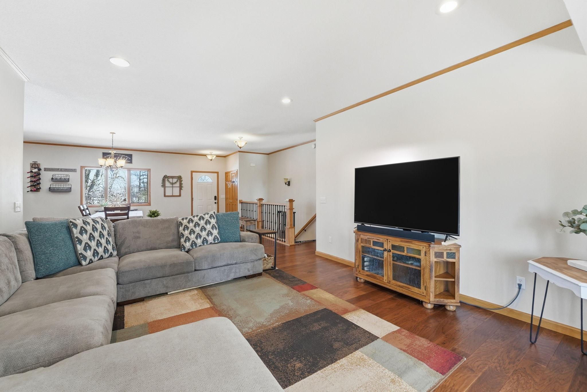 320 1st Avenue W