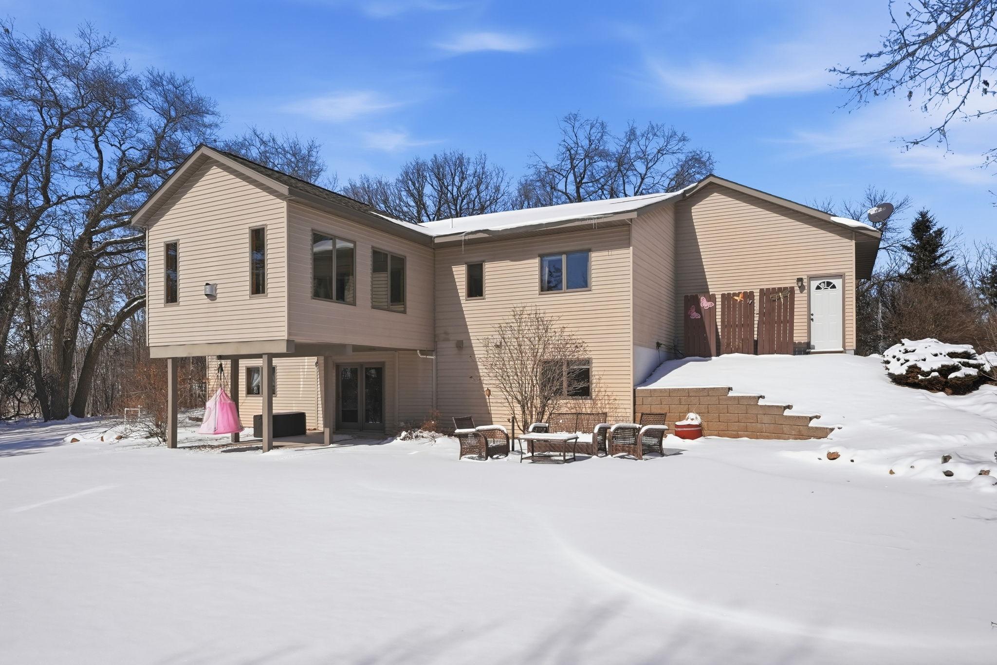 320 1st Avenue W
