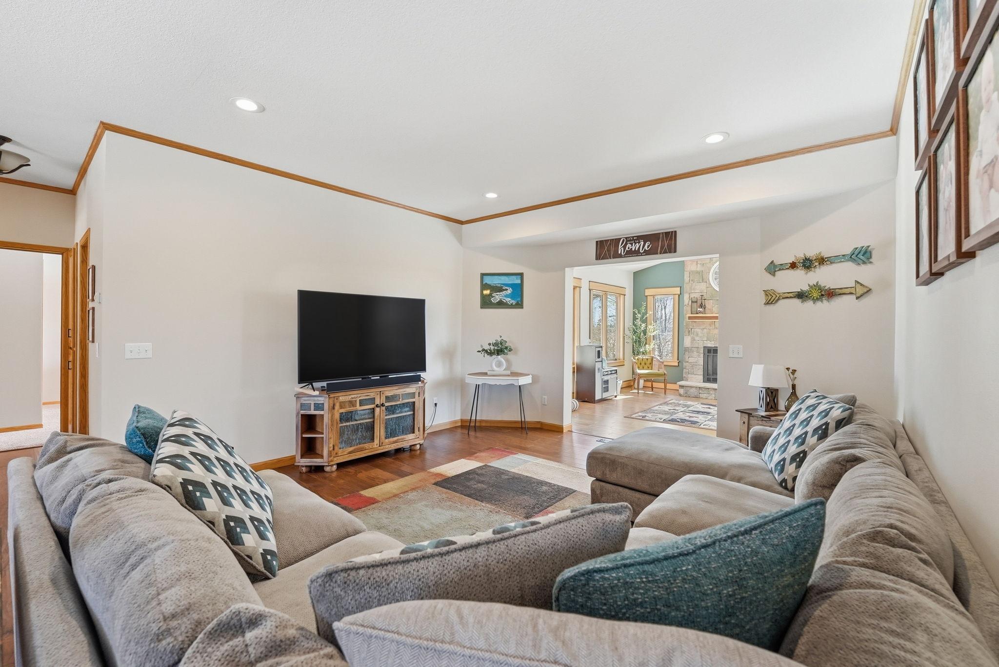 320 1st Avenue W