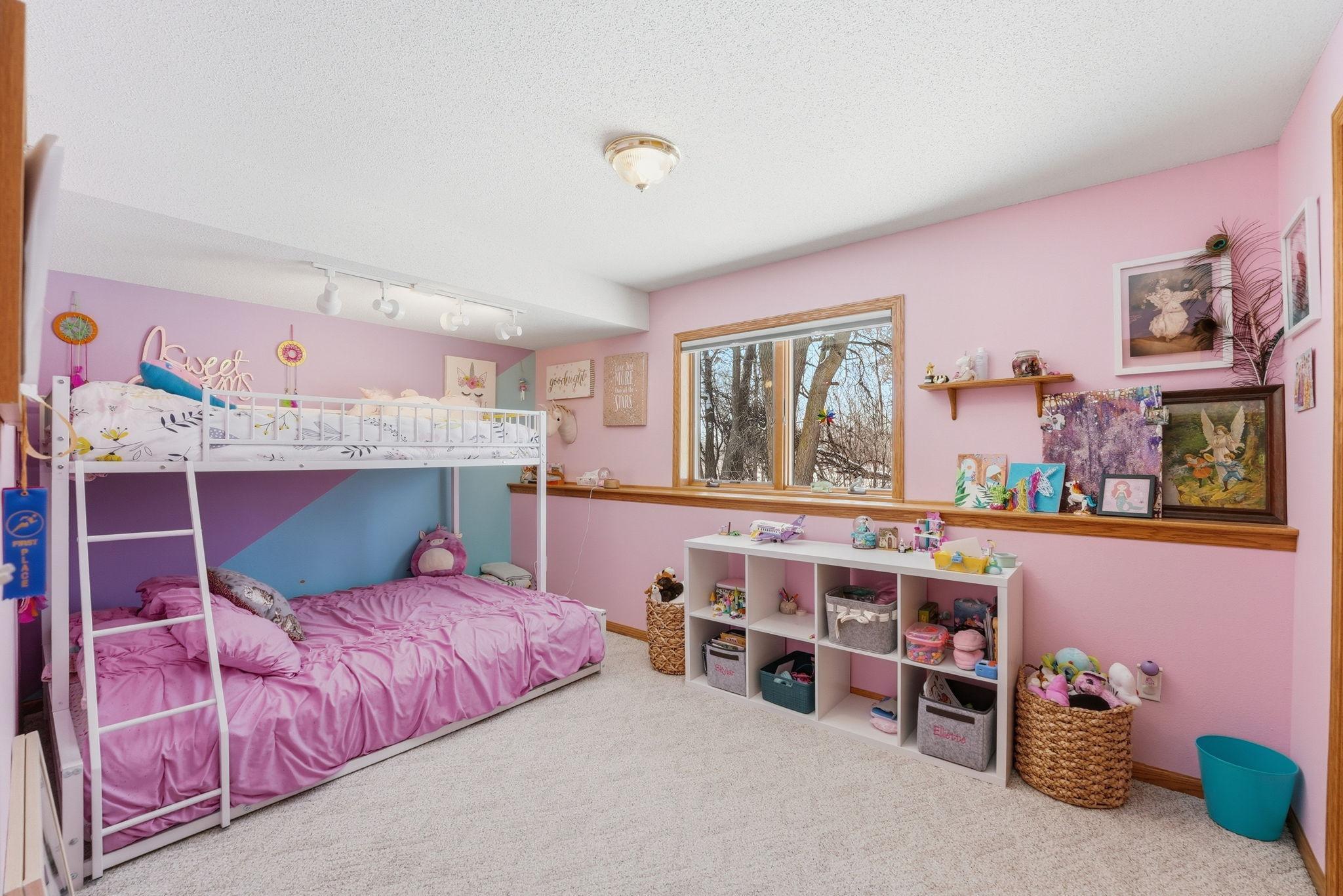 320 1st Avenue W