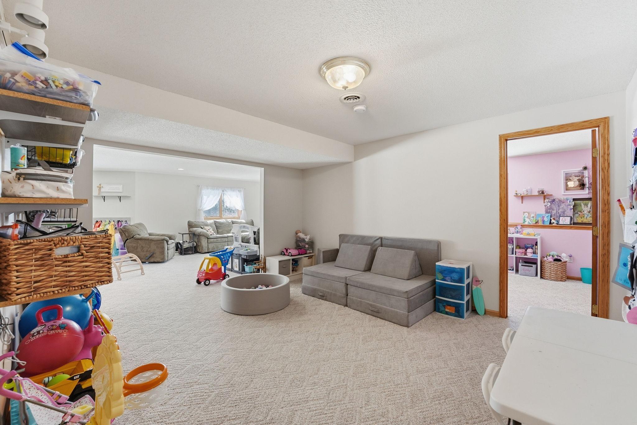 320 1st Avenue W