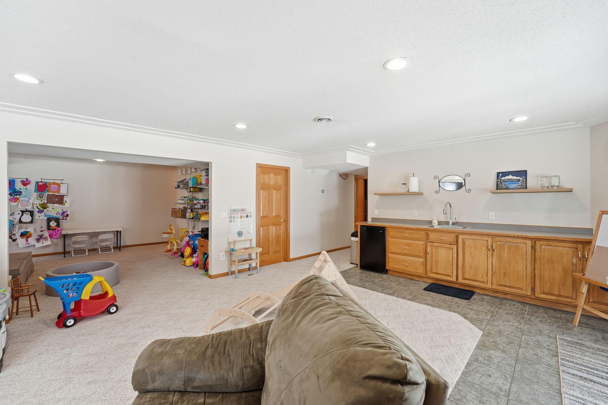 320 1st Avenue W