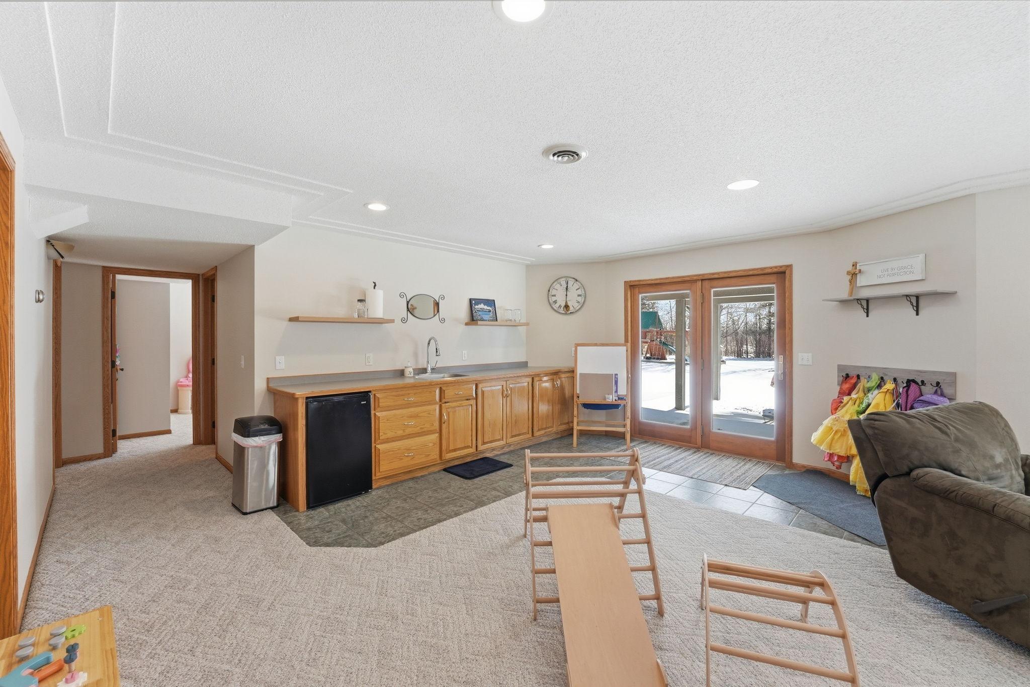 320 1st Avenue W