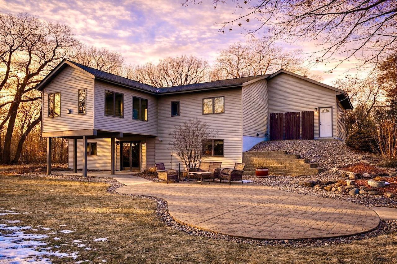 320 1st Avenue W