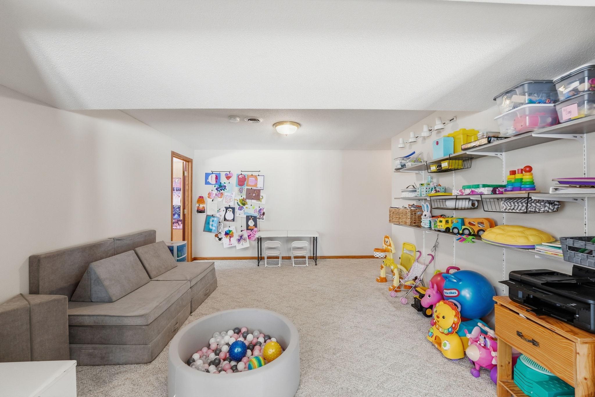 320 1st Avenue W