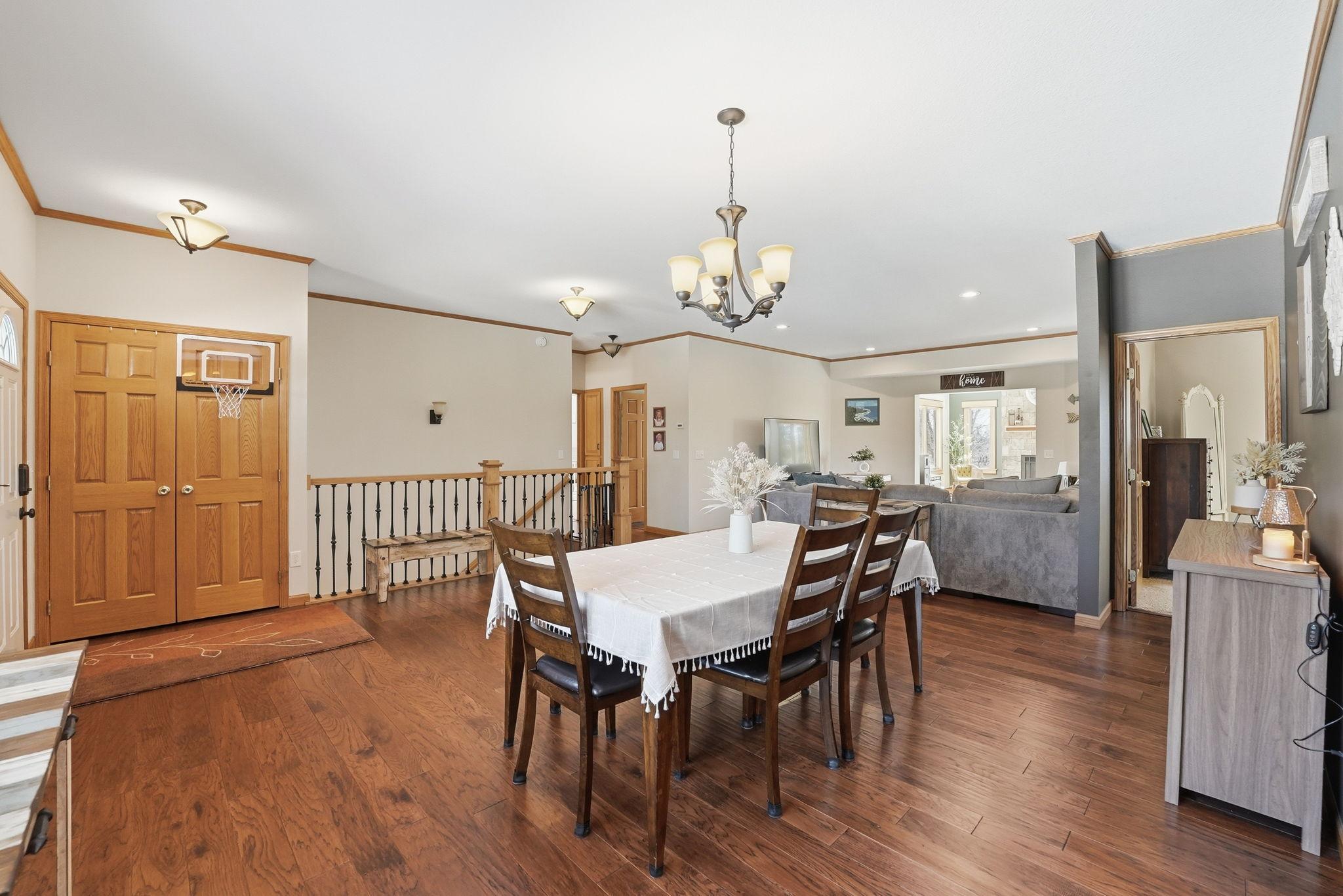 320 1st Avenue W