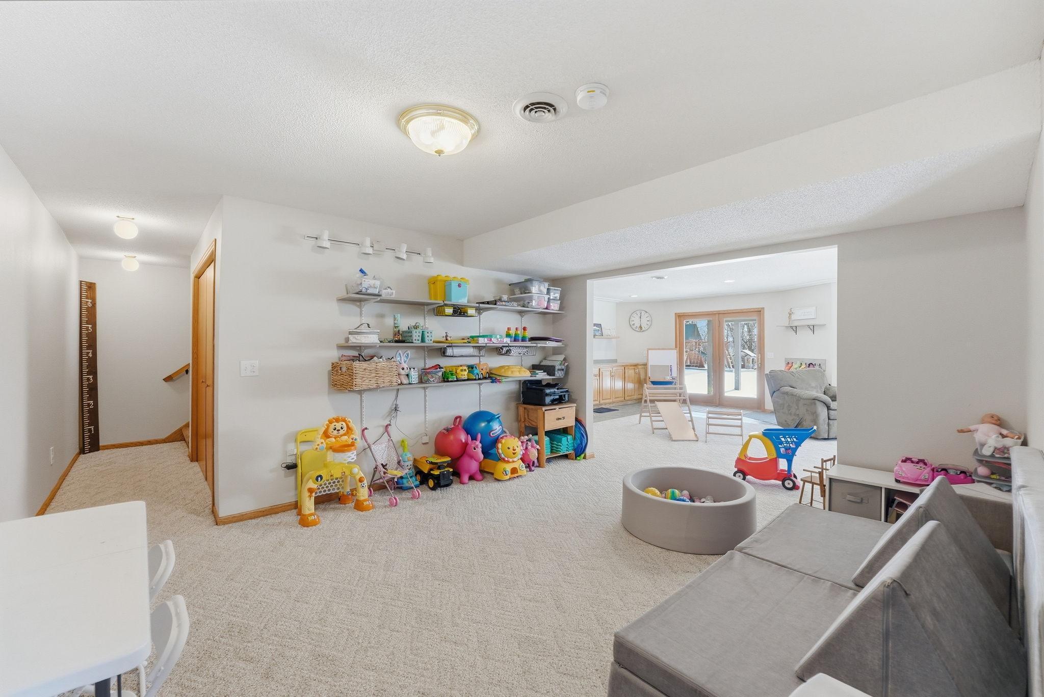 320 1st Avenue W