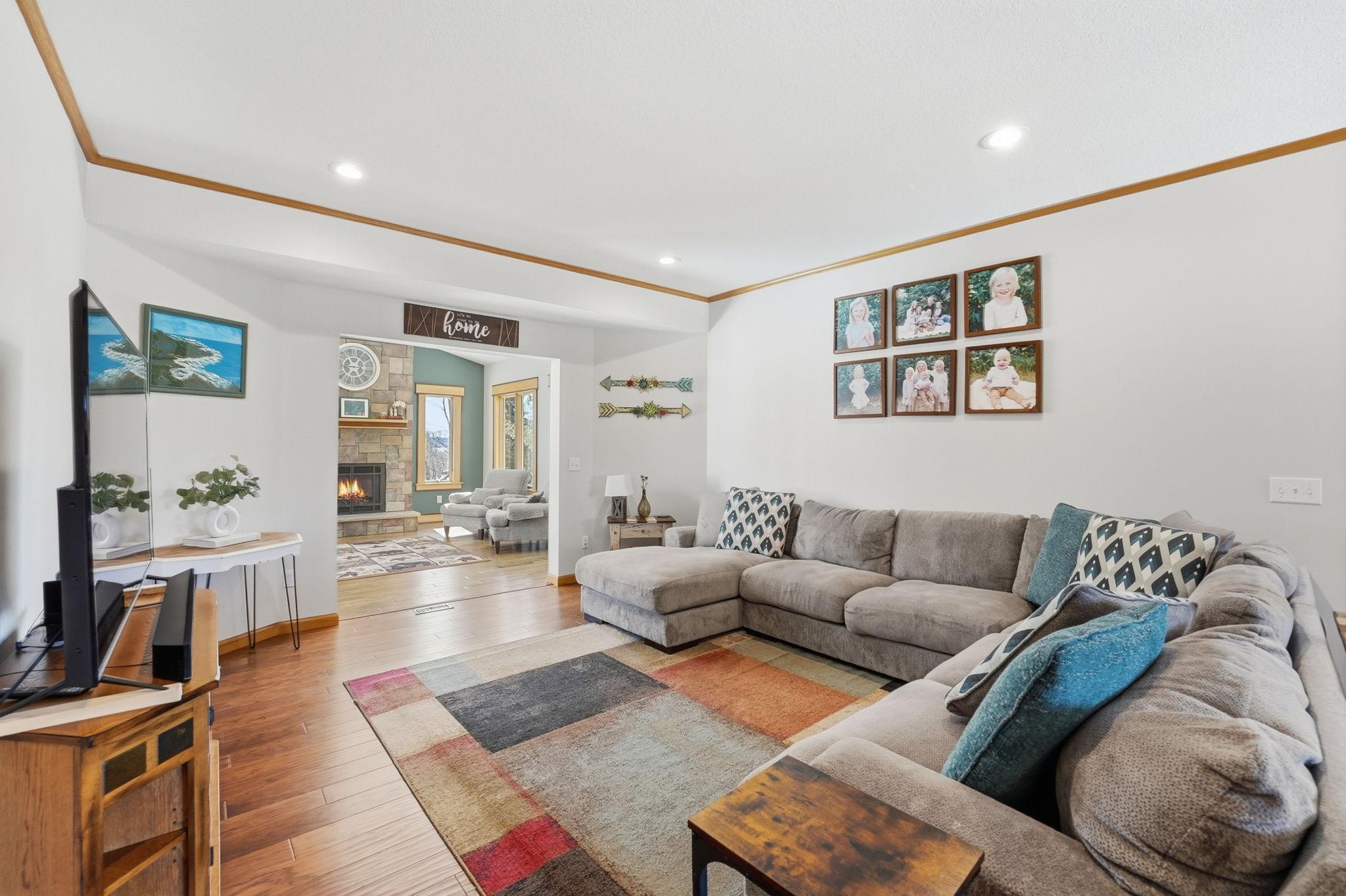 320 1st Avenue W
