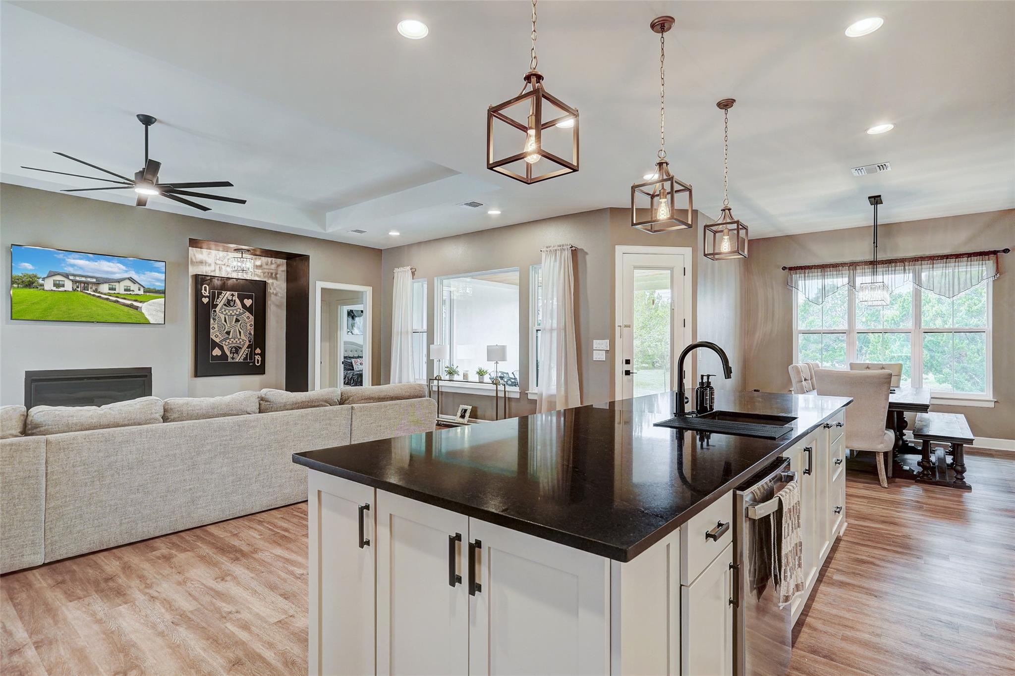 113 Crystal LN