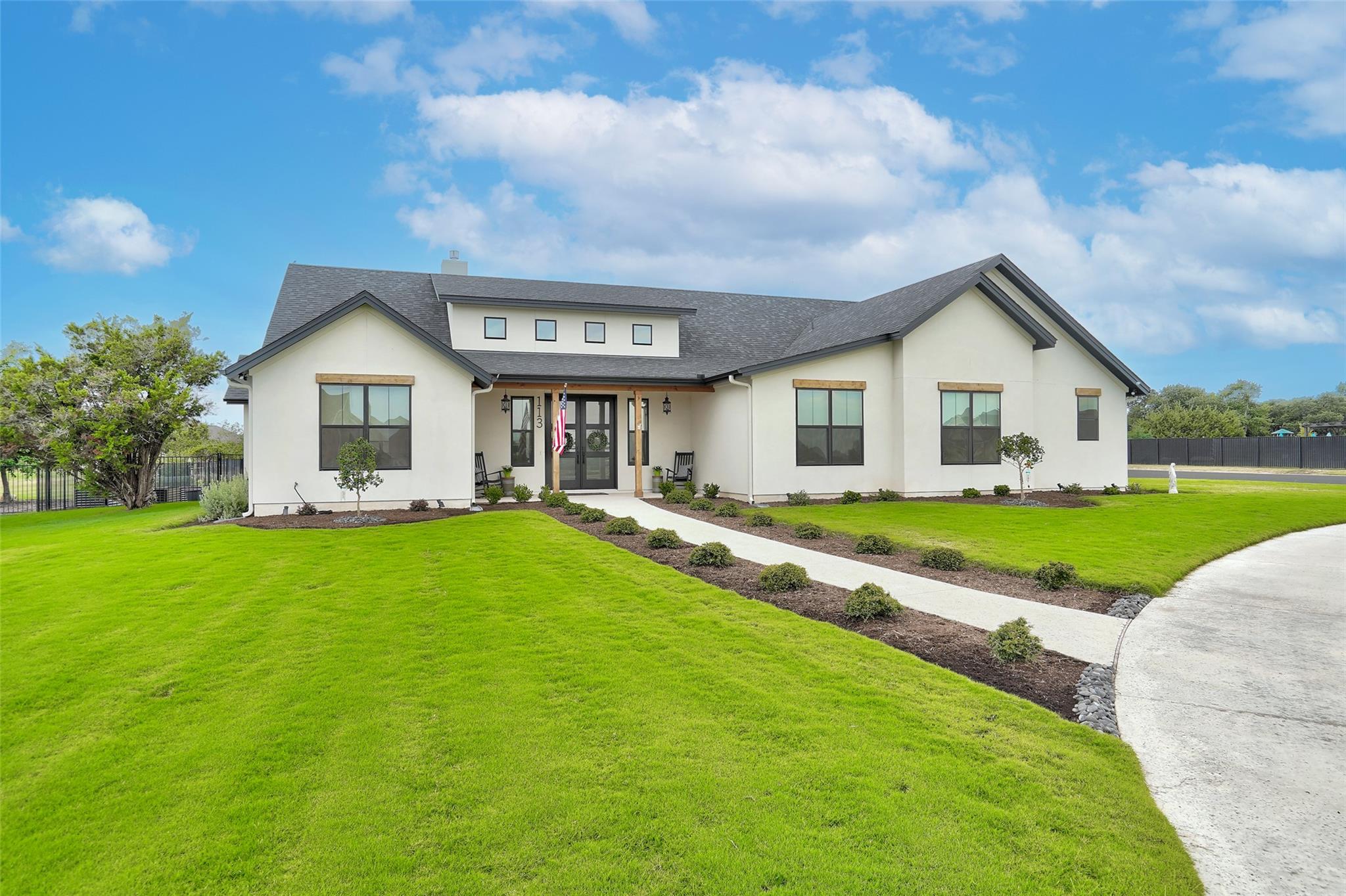 113 Crystal LN