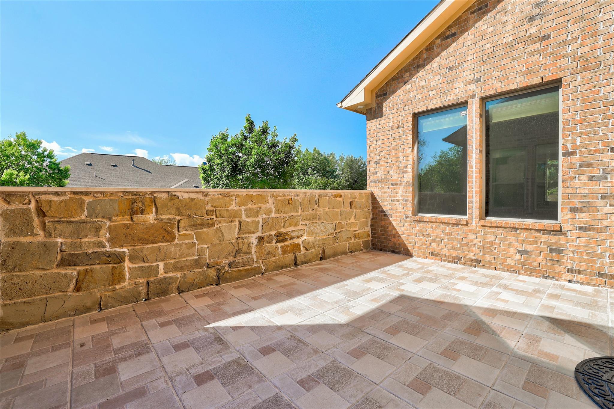 1020 Winding Way DR