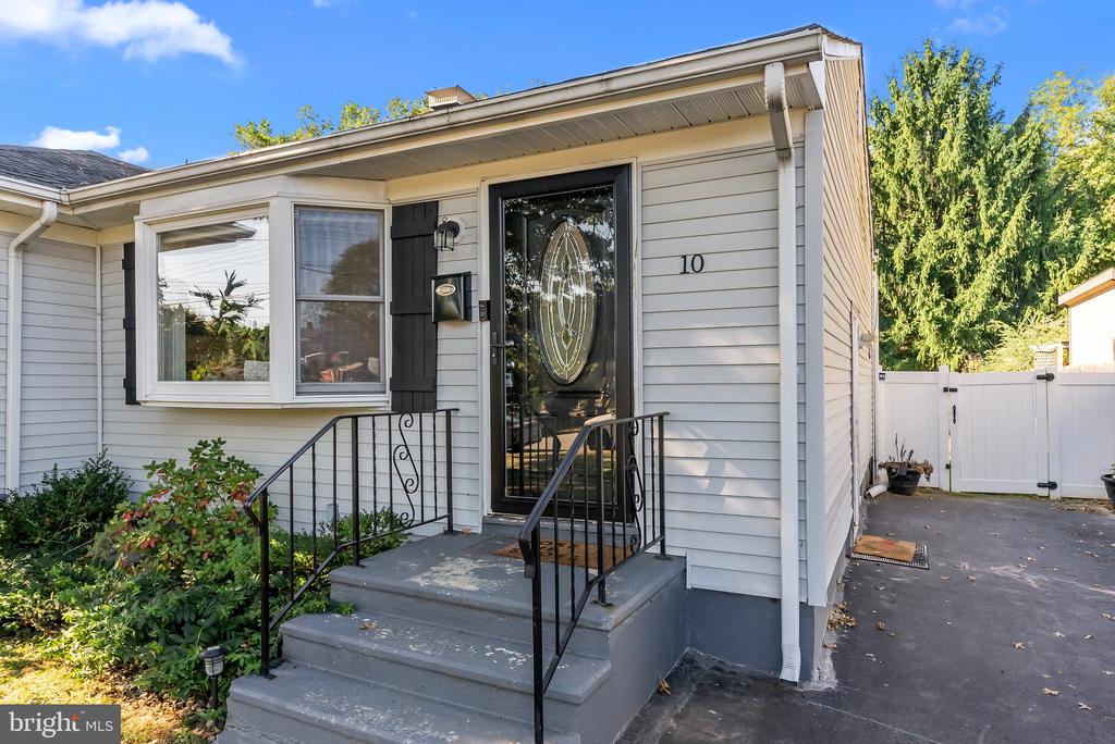 10 HARDWICK DRIVE
