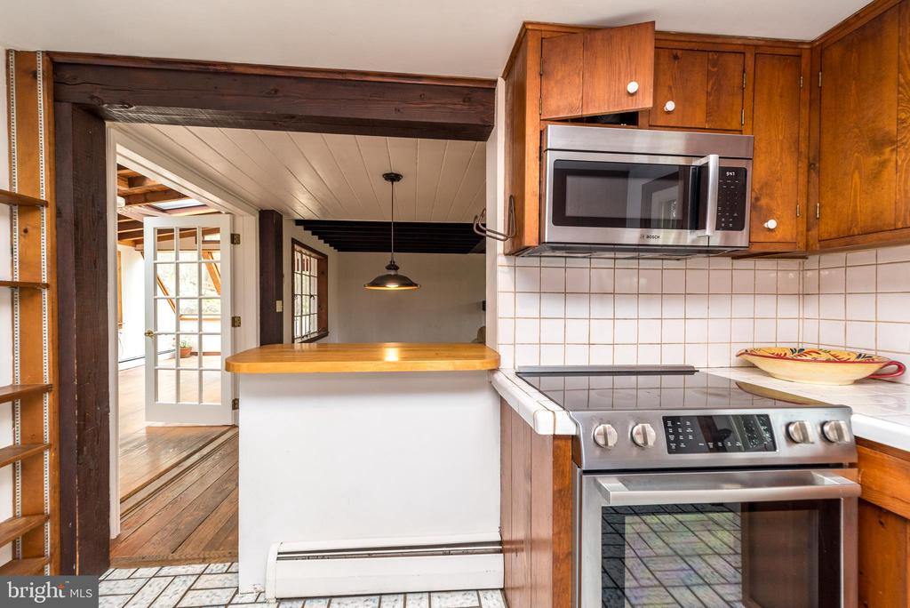 6124 CARVERSVILLE ROAD