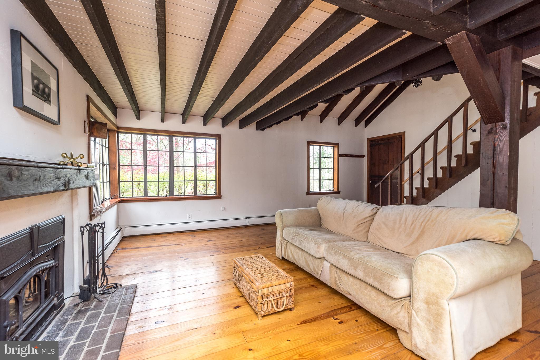 6124 CARVERSVILLE ROAD