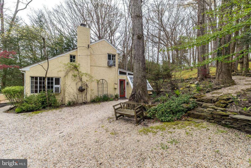 6124 CARVERSVILLE ROAD
