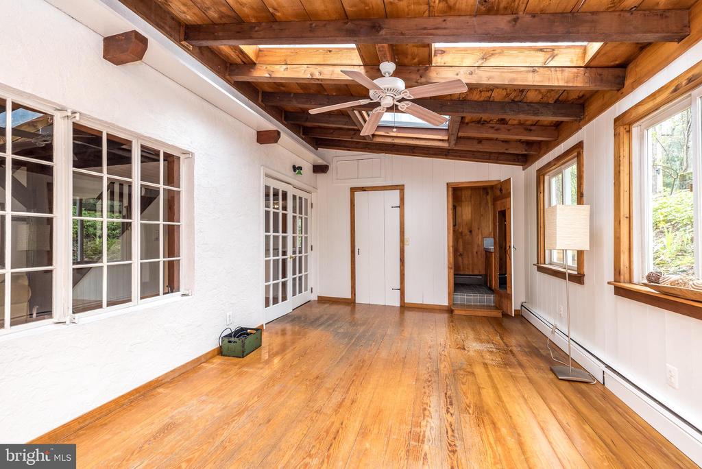 6124 CARVERSVILLE ROAD