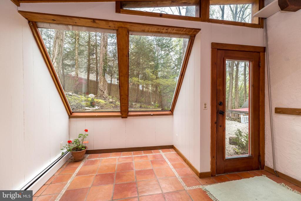 6124 CARVERSVILLE ROAD