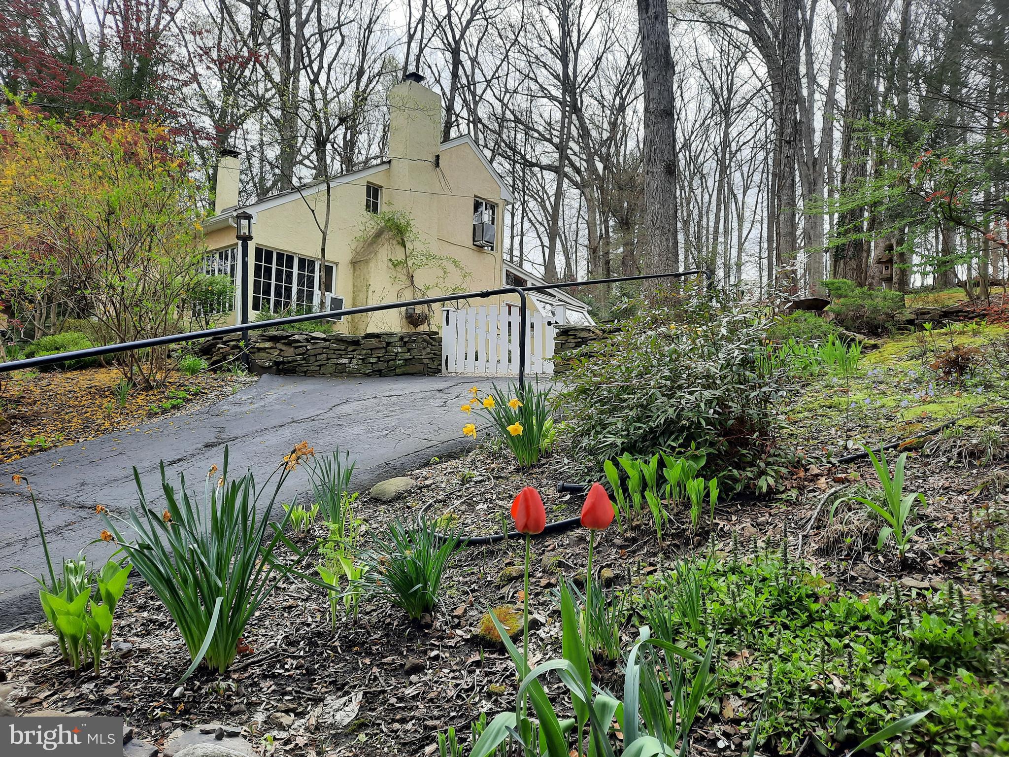 6124 CARVERSVILLE ROAD