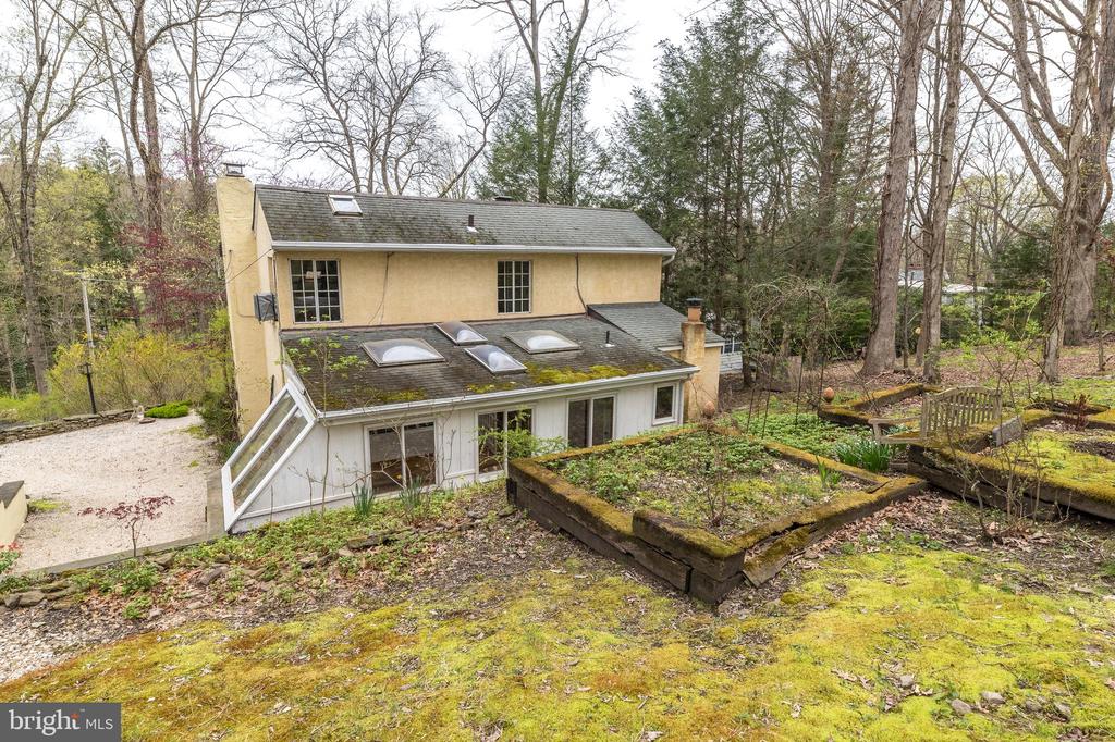 6124 CARVERSVILLE ROAD