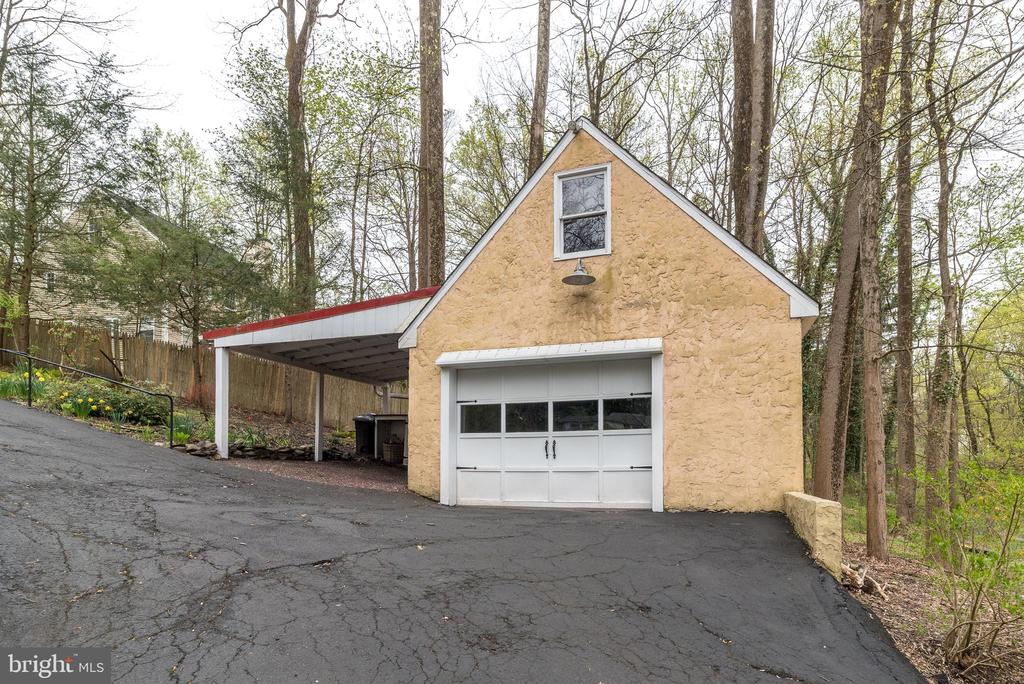 6124 CARVERSVILLE ROAD