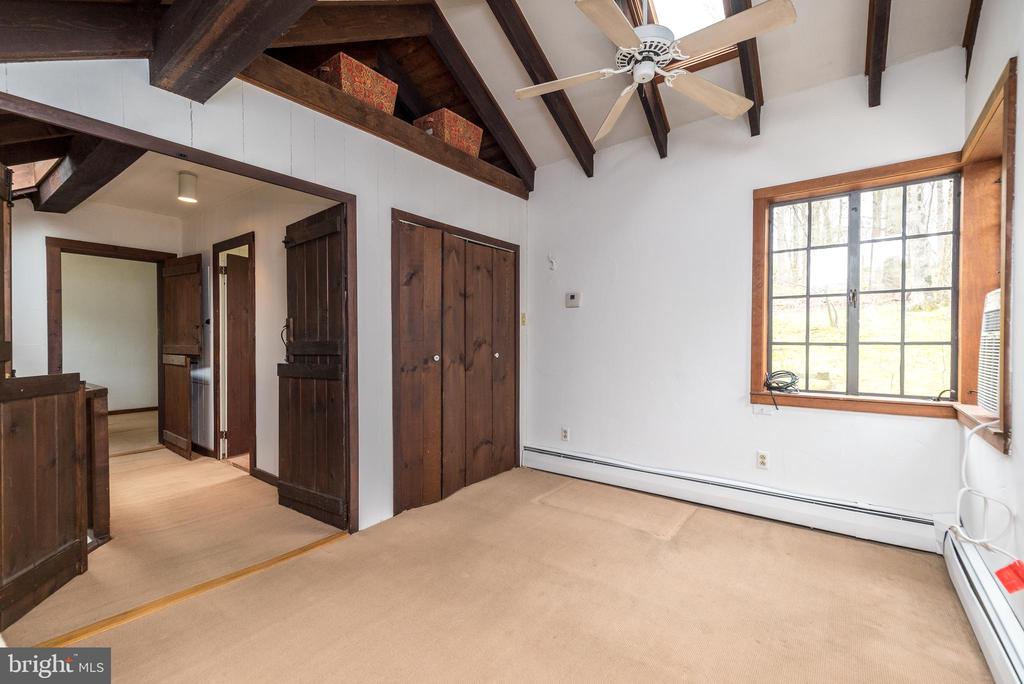 6124 CARVERSVILLE ROAD