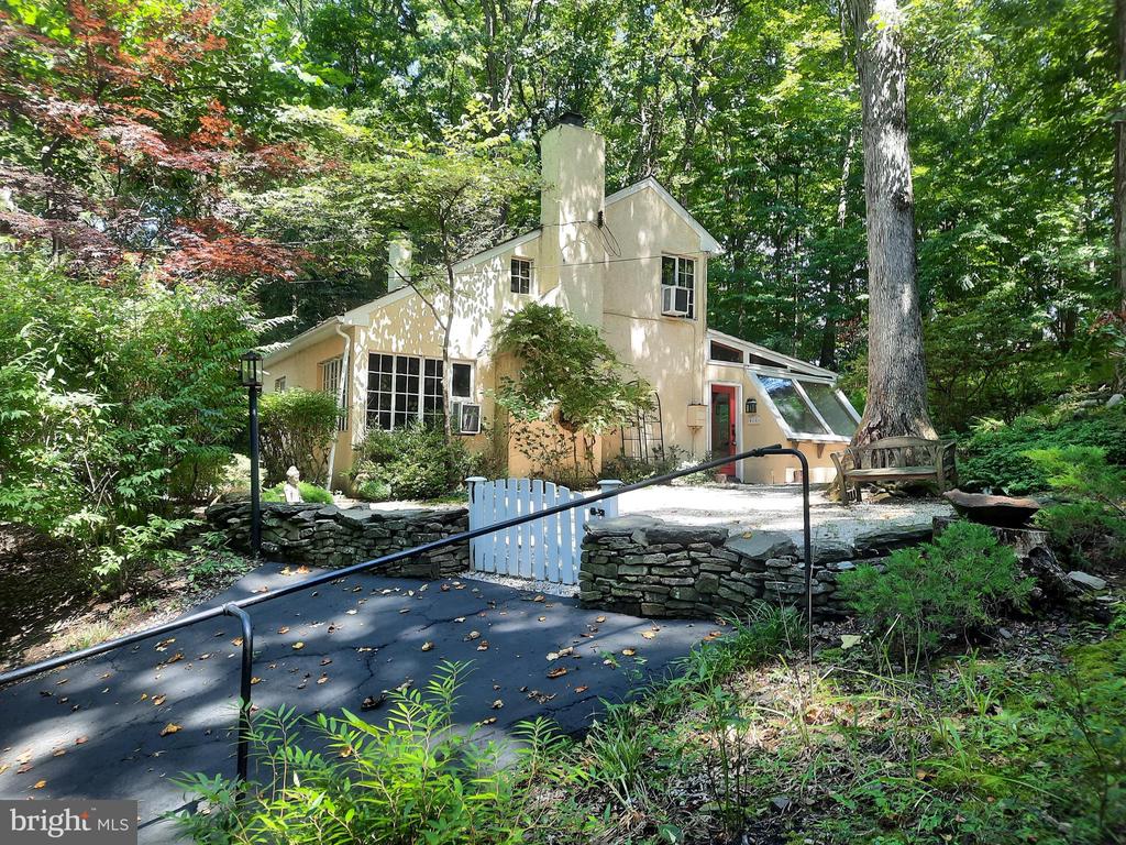 6124 CARVERSVILLE ROAD