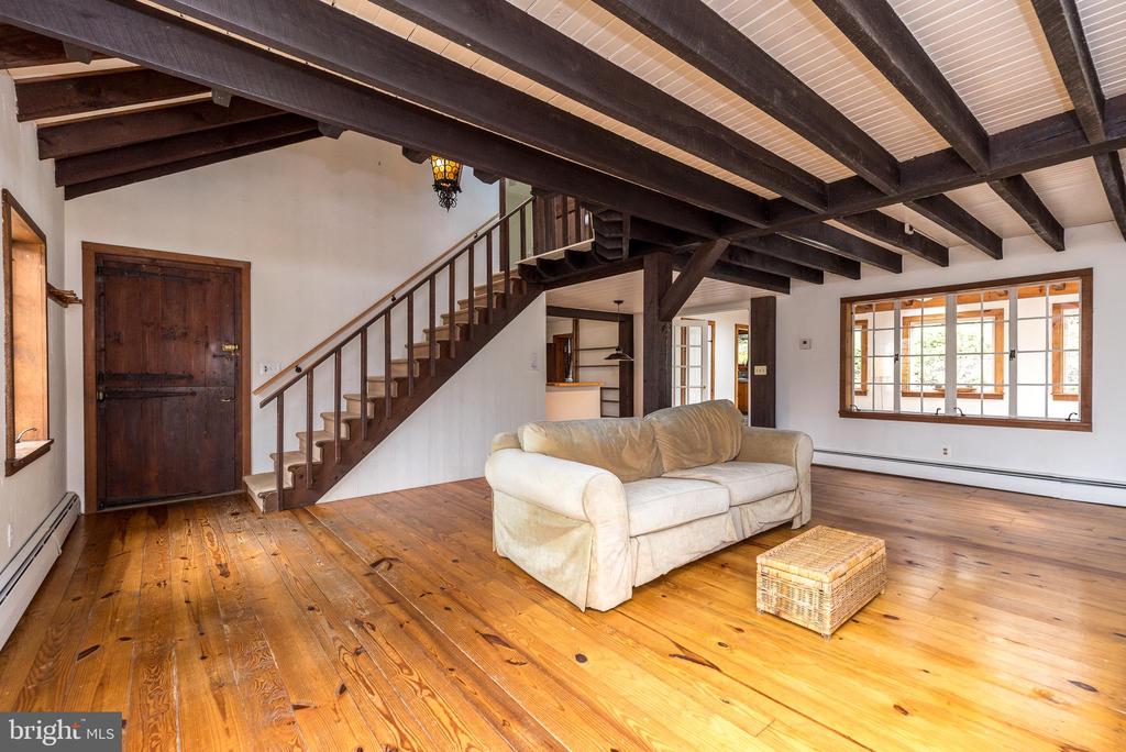 6124 CARVERSVILLE ROAD