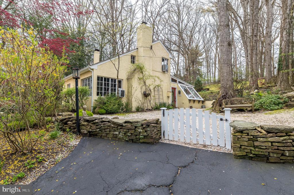 6124 CARVERSVILLE ROAD