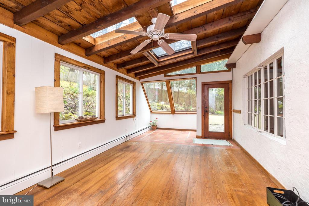 6124 CARVERSVILLE ROAD