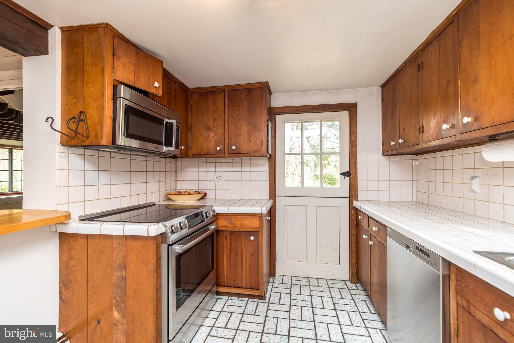 6124 CARVERSVILLE ROAD