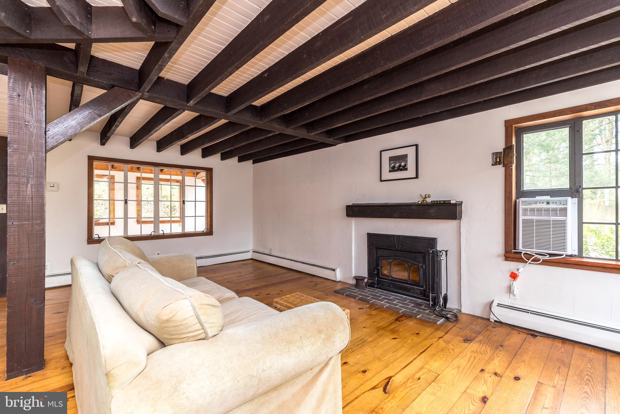 6124 CARVERSVILLE ROAD