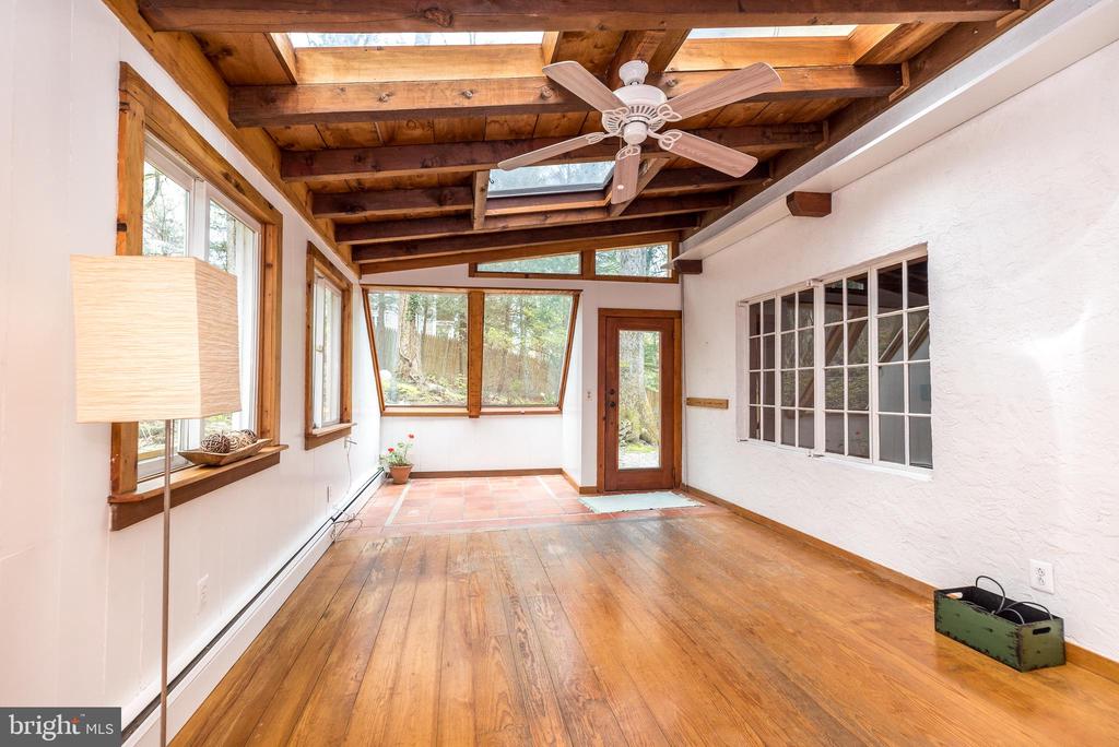 6124 CARVERSVILLE ROAD