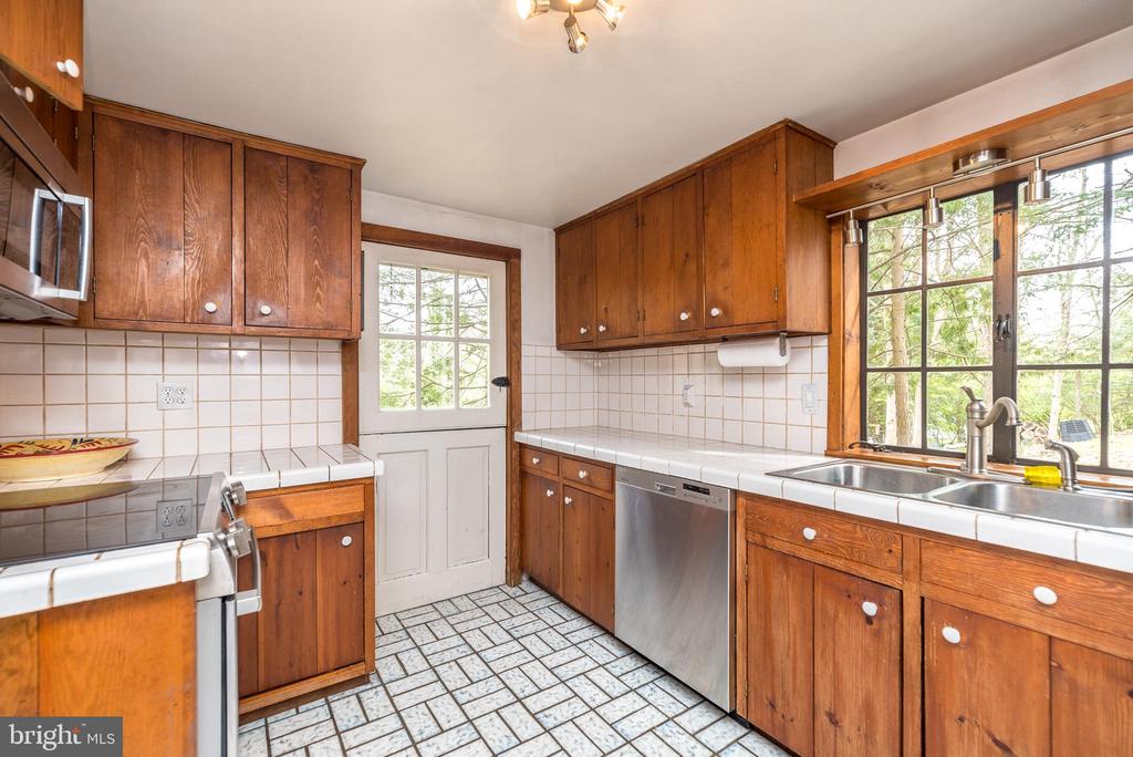 6124 CARVERSVILLE ROAD