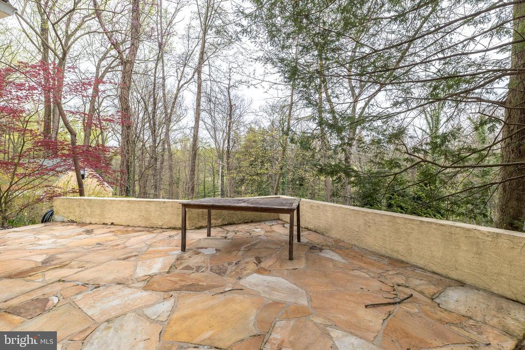 6124 CARVERSVILLE ROAD
