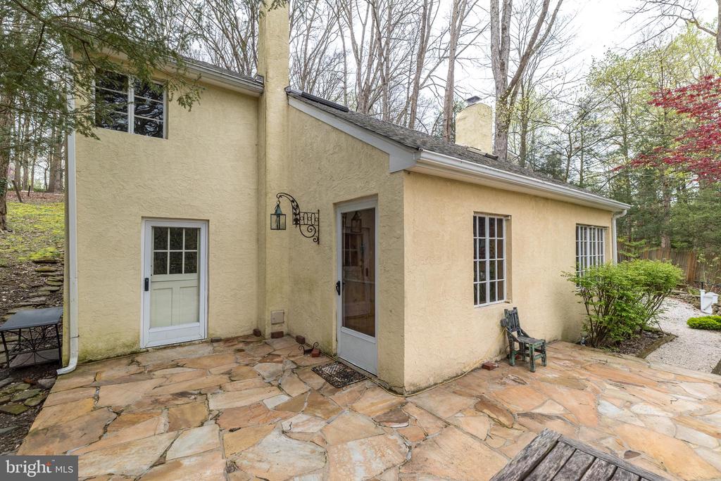 6124 CARVERSVILLE ROAD