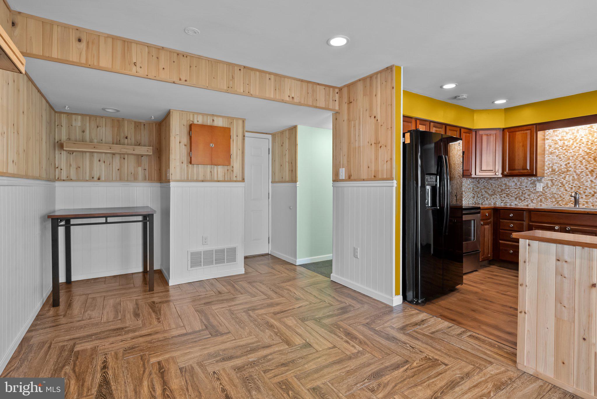 2538 SHARON COURT