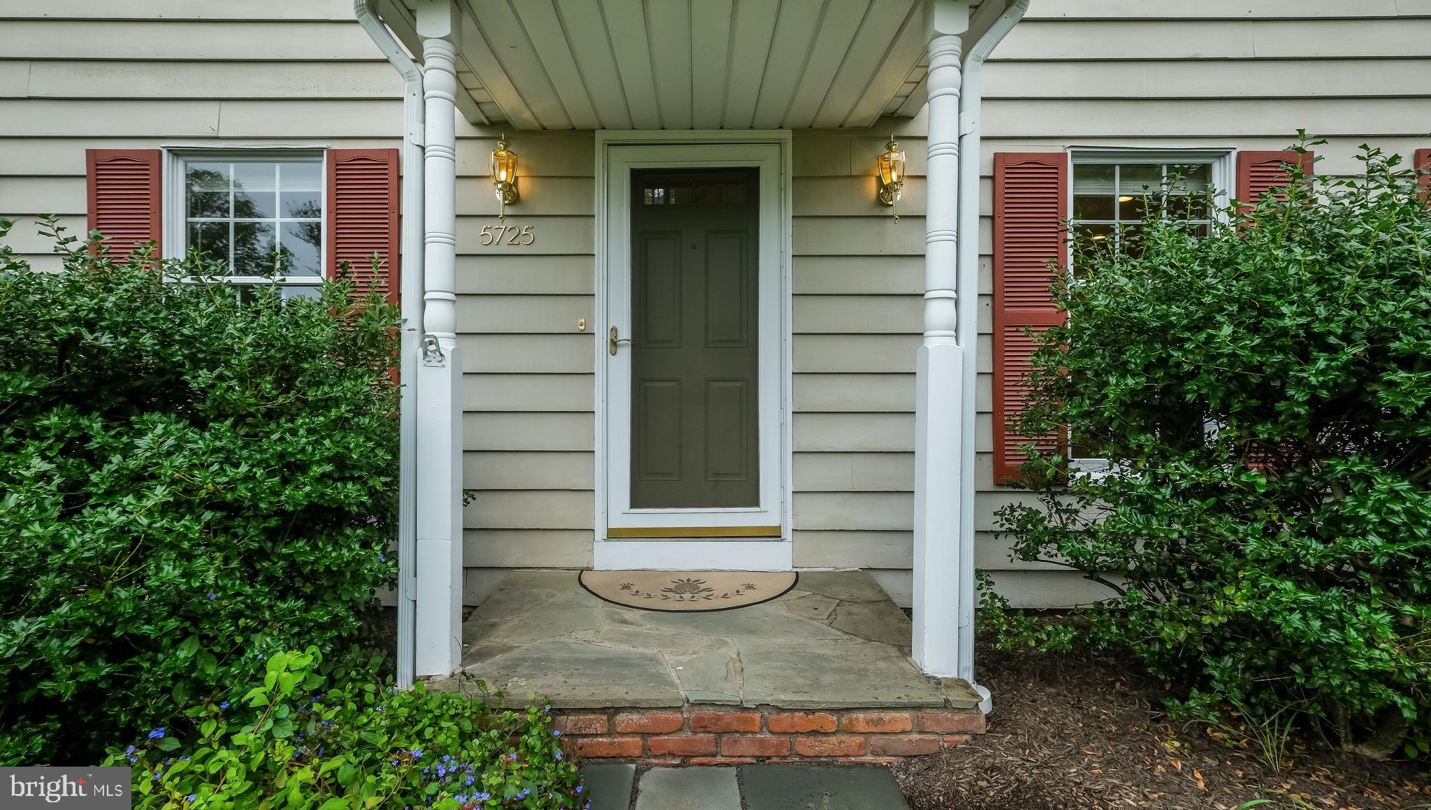 5725 COTTAGEVILLE LANE