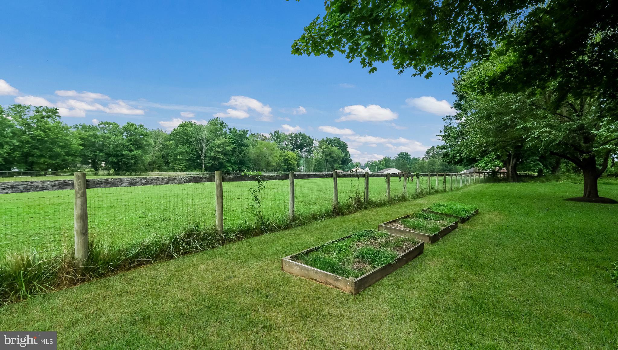 5725 COTTAGEVILLE LANE