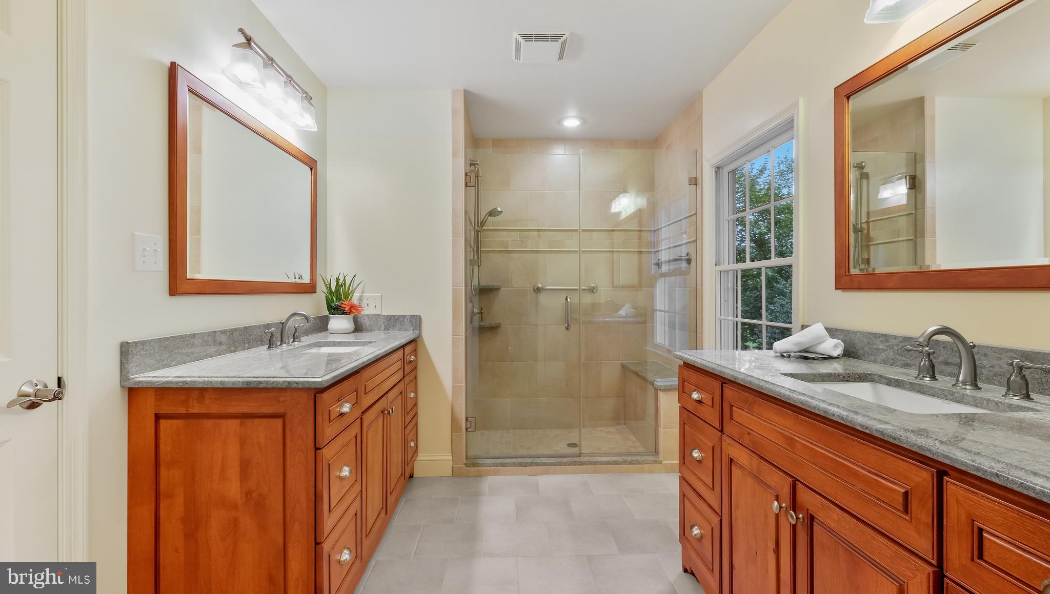 5725 COTTAGEVILLE LANE